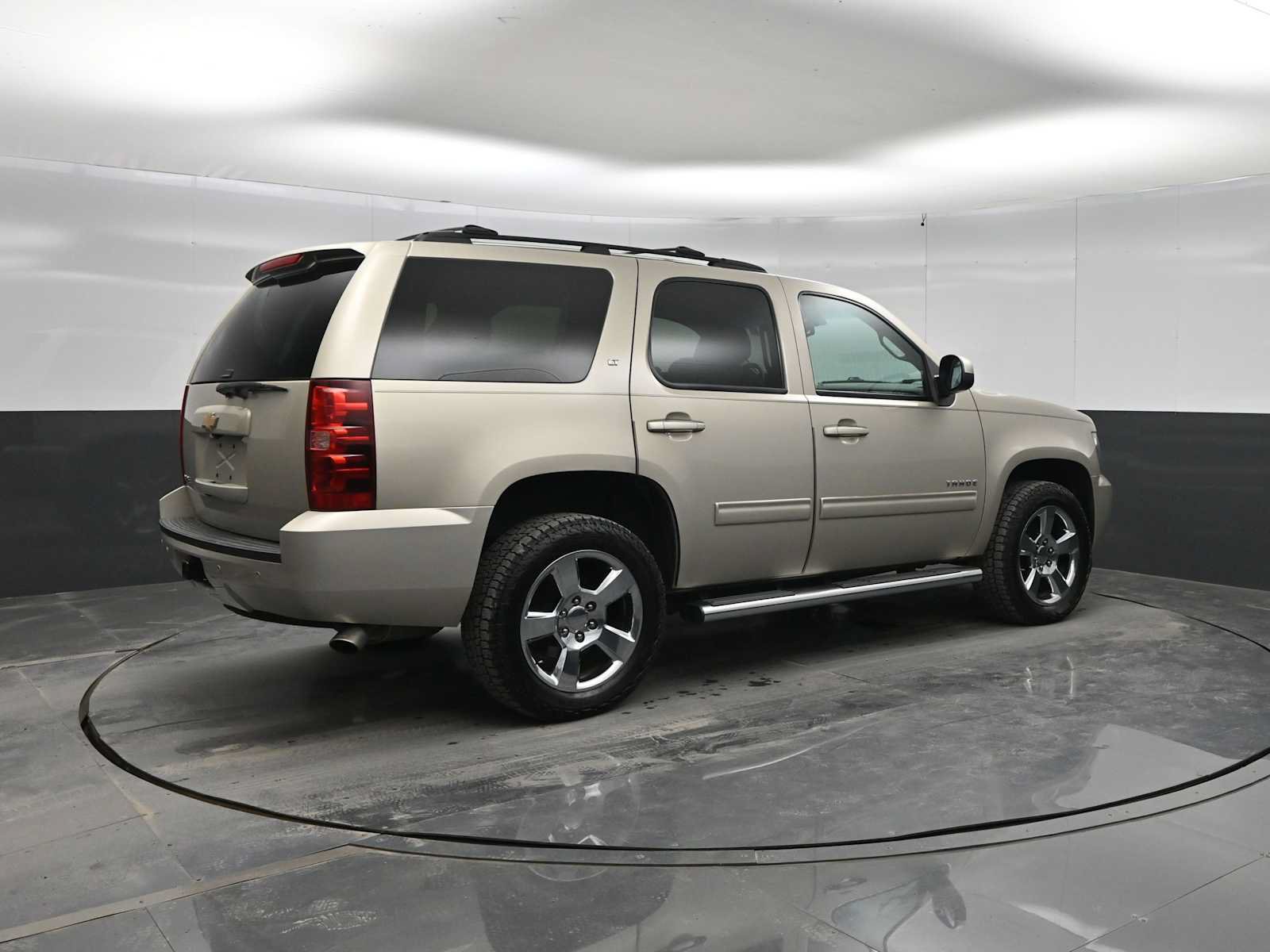 Used 2014 Chevrolet Tahoe LT w/ Luxury Package RWD image 8