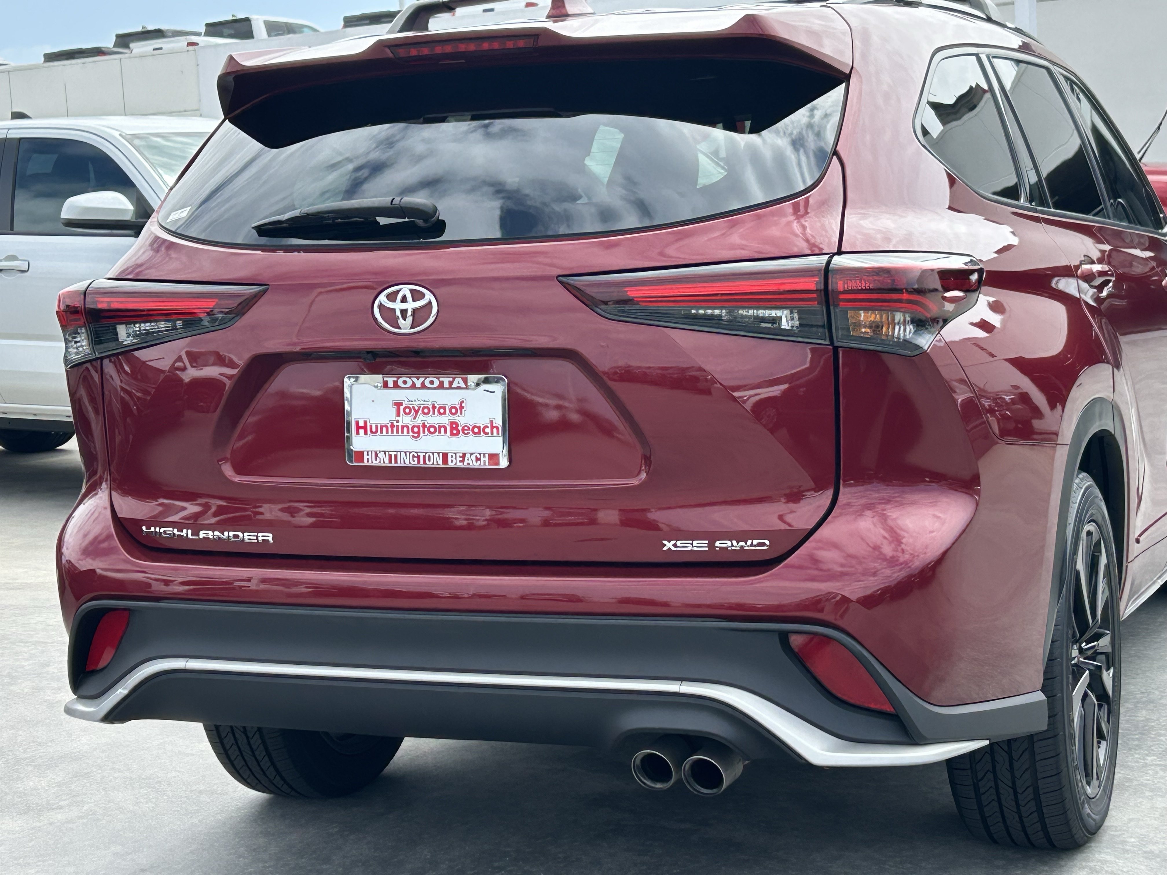 Used 2024 Toyota Highlander XSE AWD/4WD image 4