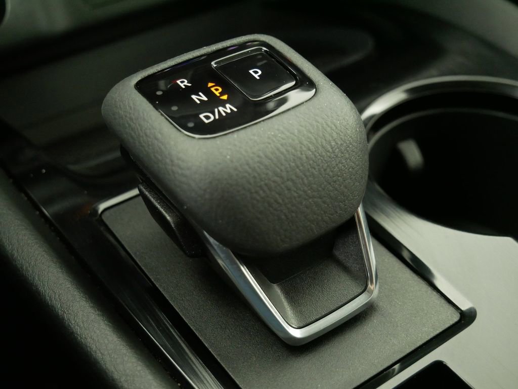 Used 2024 Nissan Rogue SV image 31