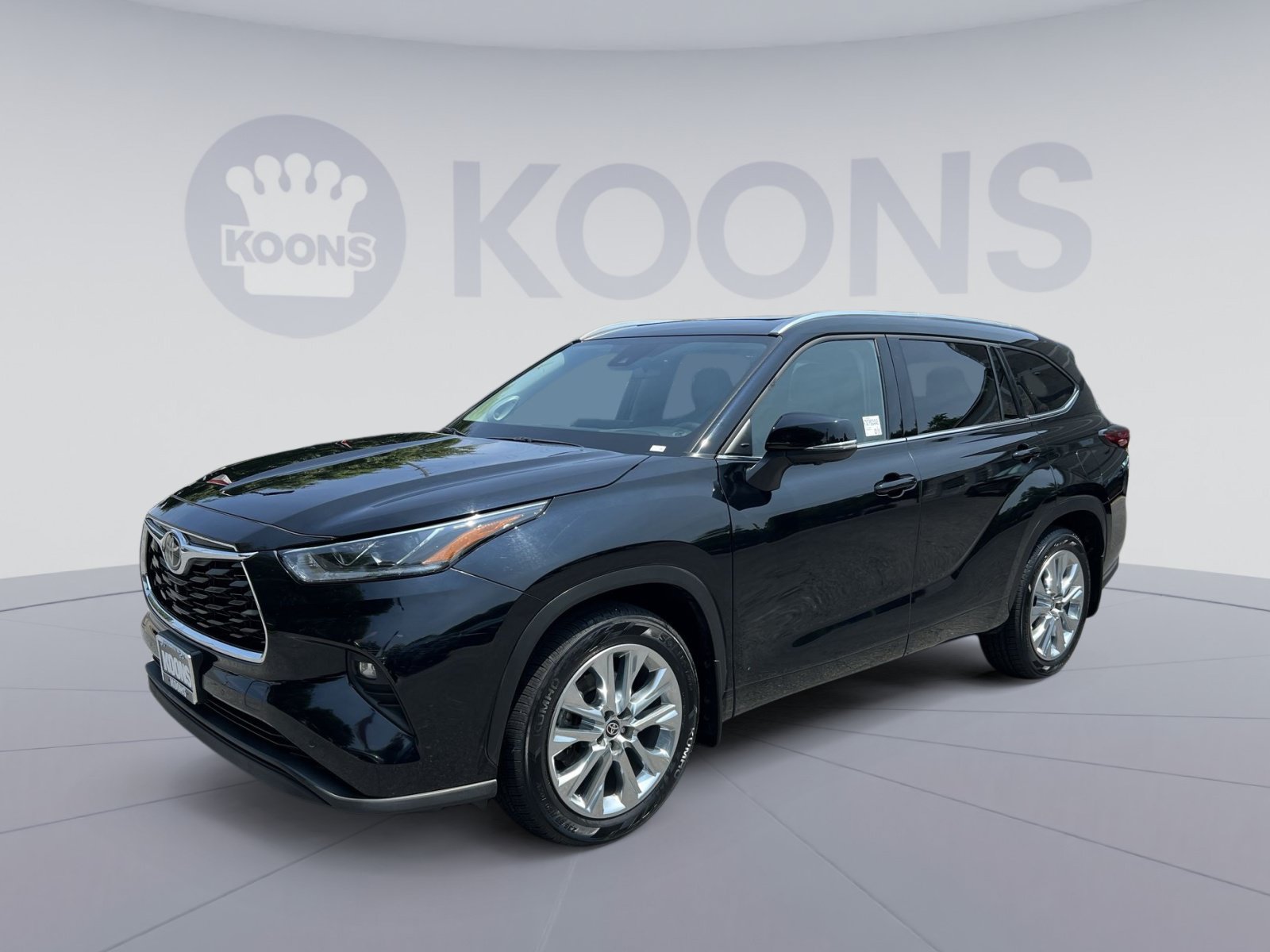 Used 2023 Toyota Highlander Limited AWD/4WD image 1