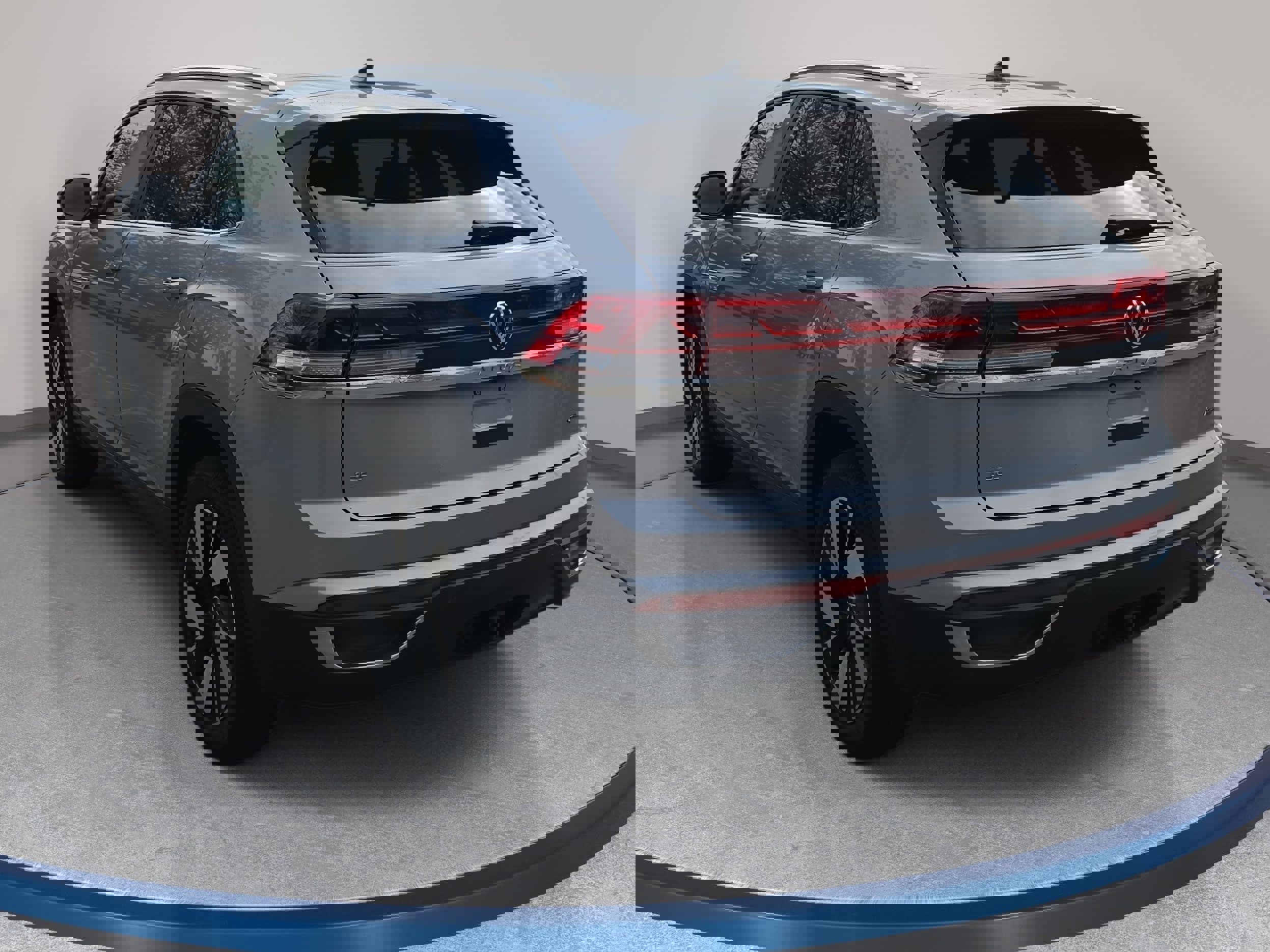 Used 2024 Volkswagen Atlas Cross Sport SE w/ Panoramic Sunroof Package image 7