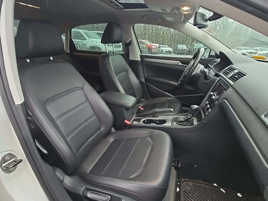 Used 2014 Volkswagen Passat TDI SE FWD image 16