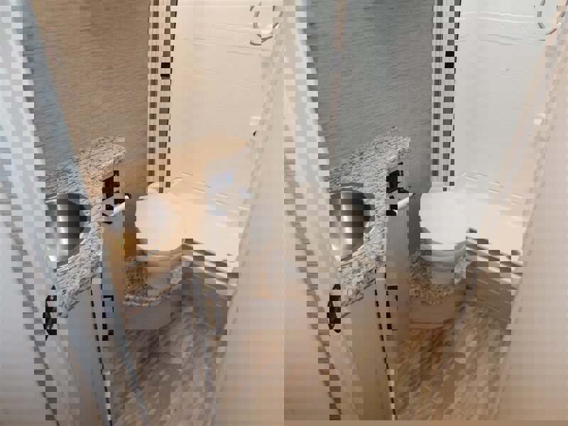 Used 2022 Ford E-450 and Econoline 450 Super Duty w/ Motorhome Prep Package image 43