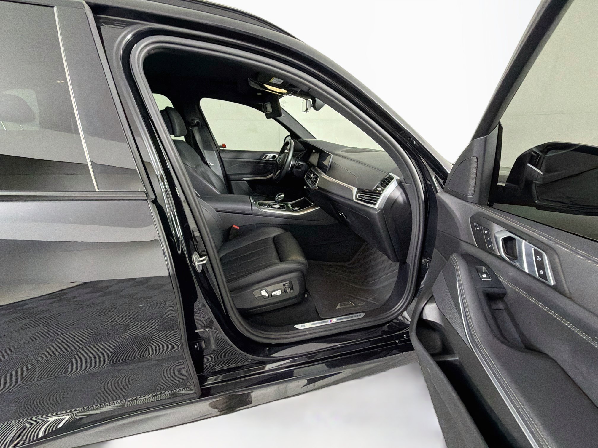 Used 2022 BMW X5 sDrive40i w/ M Sport Package RWD image 32