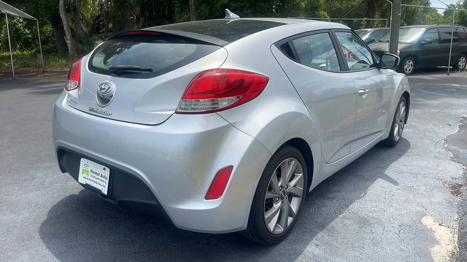 Used 2016 Hyundai Veloster FWD image 7