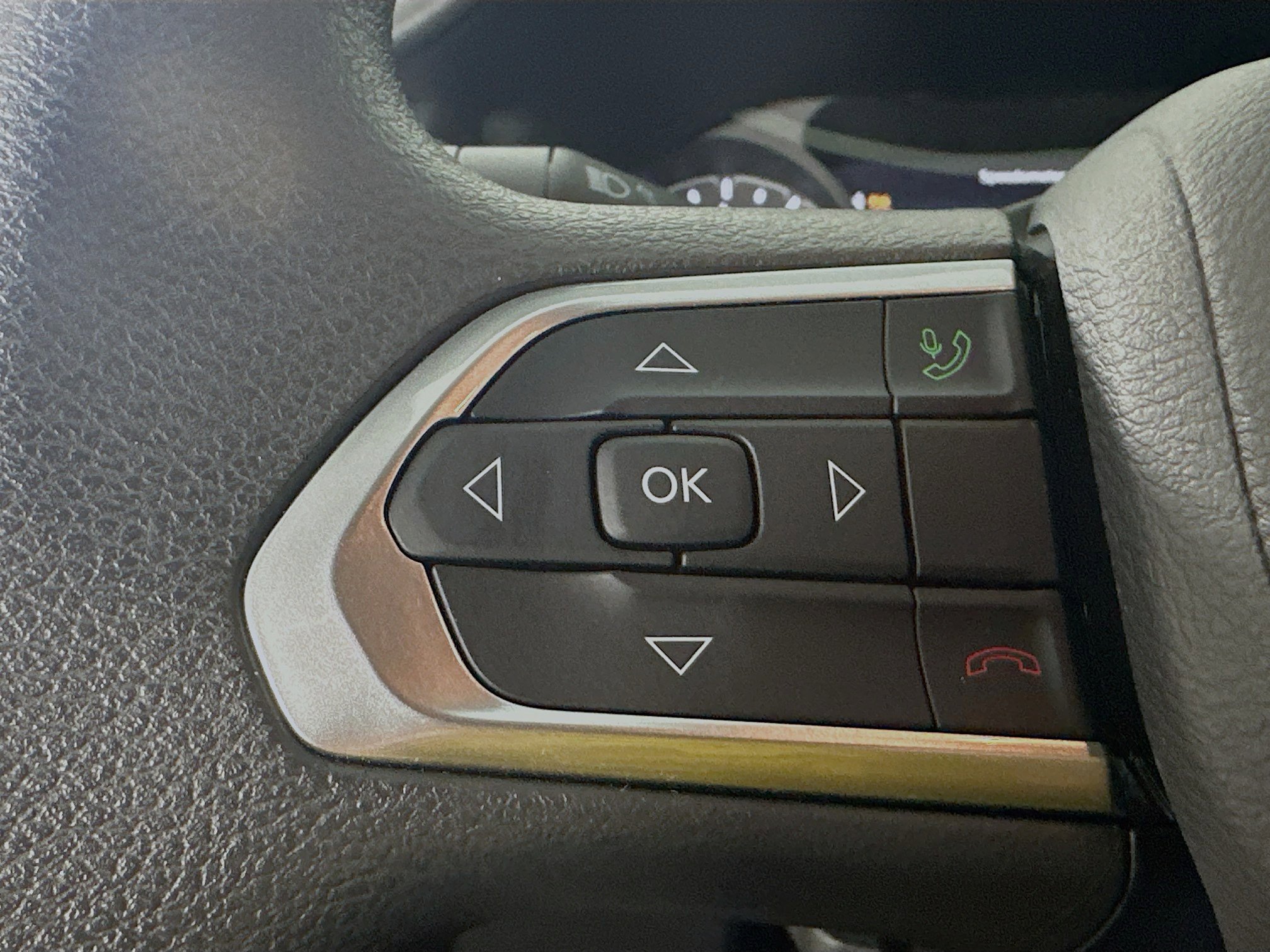 Certified 2025 Jeep Compass Sport image 12