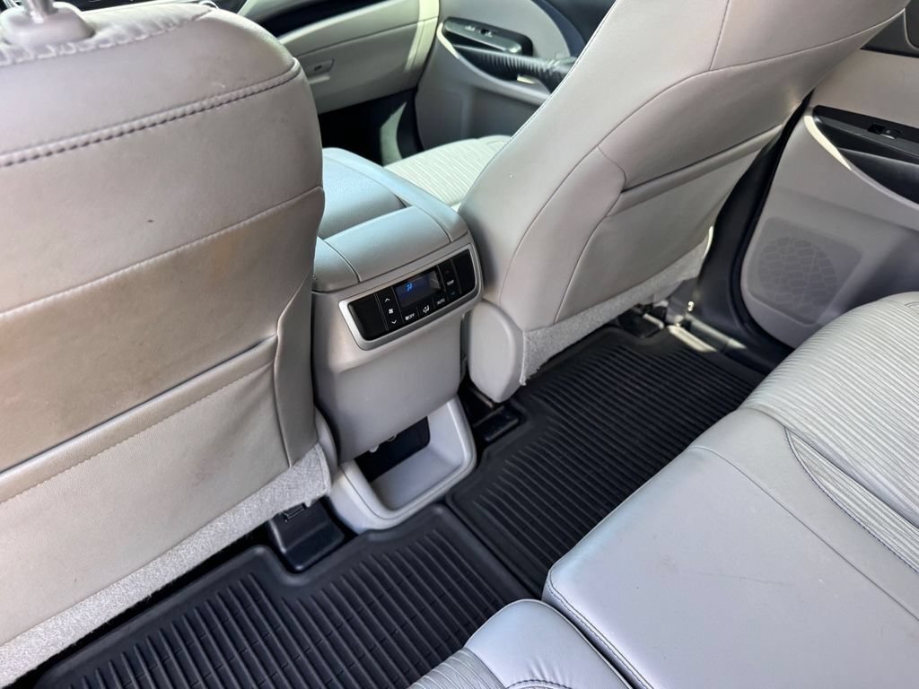 Used 2014 Toyota Highlander Plus w/ Preferred Accessory Package AWD/4WD image 12