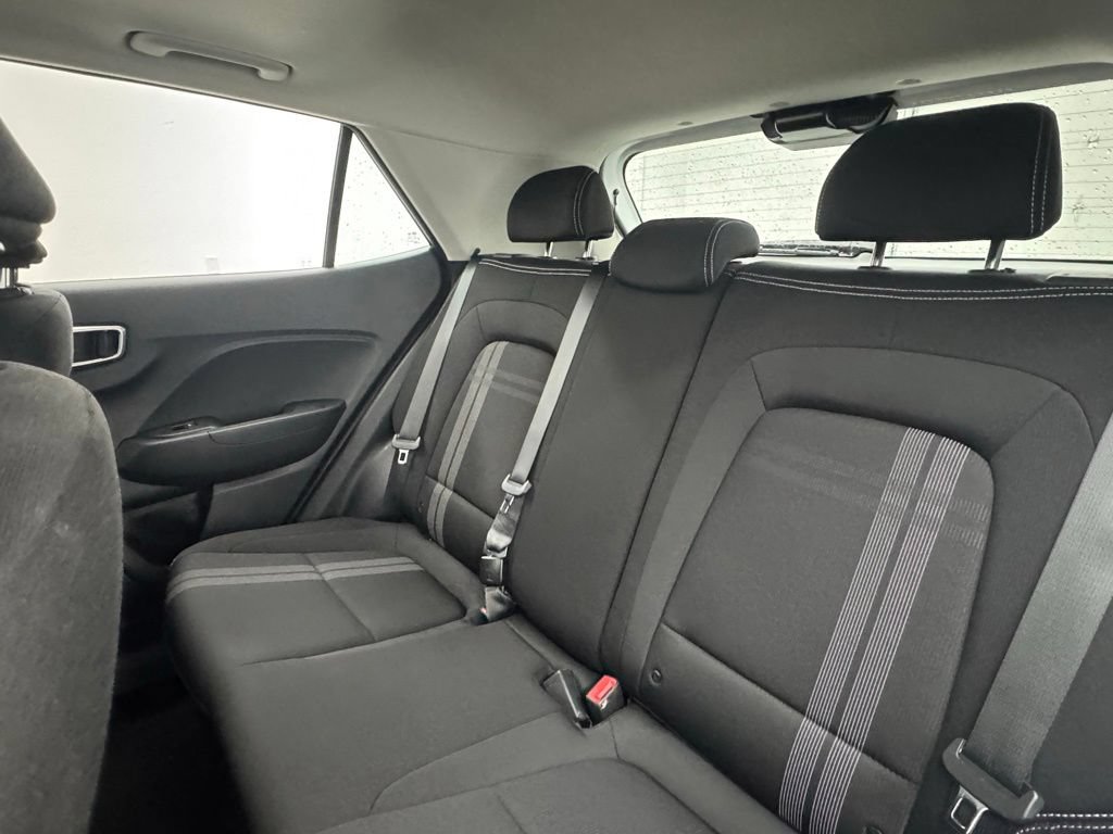 Used 2025 Hyundai Venue SEL FWD image 37