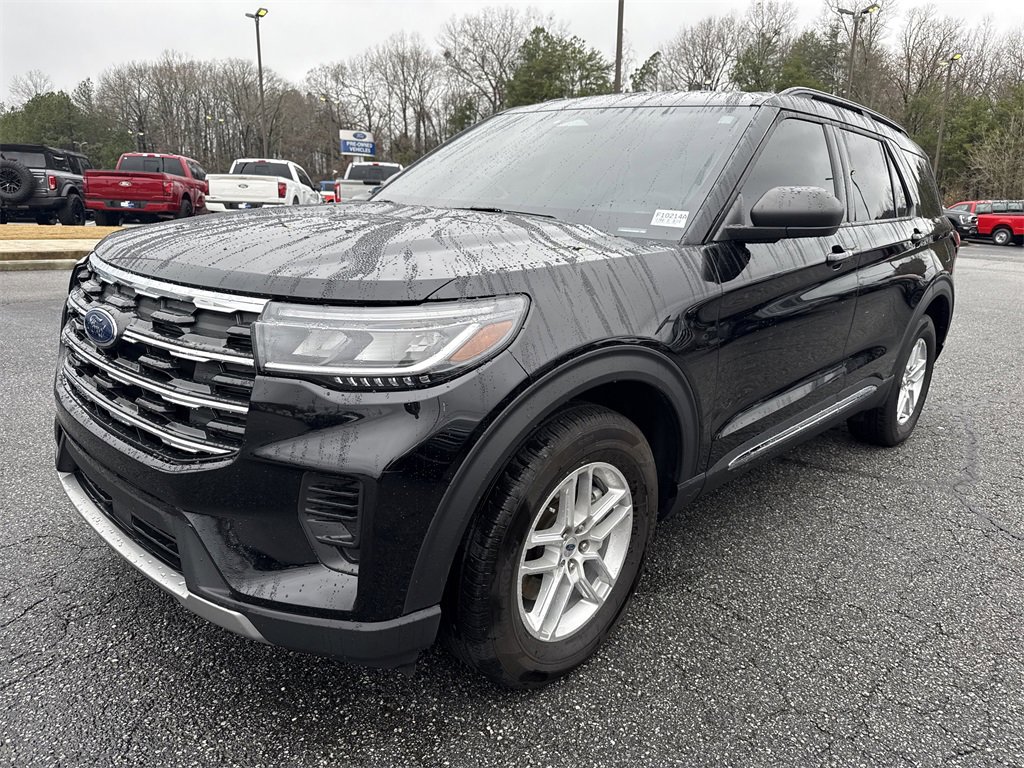 Used 2025 Ford Explorer Active video 3