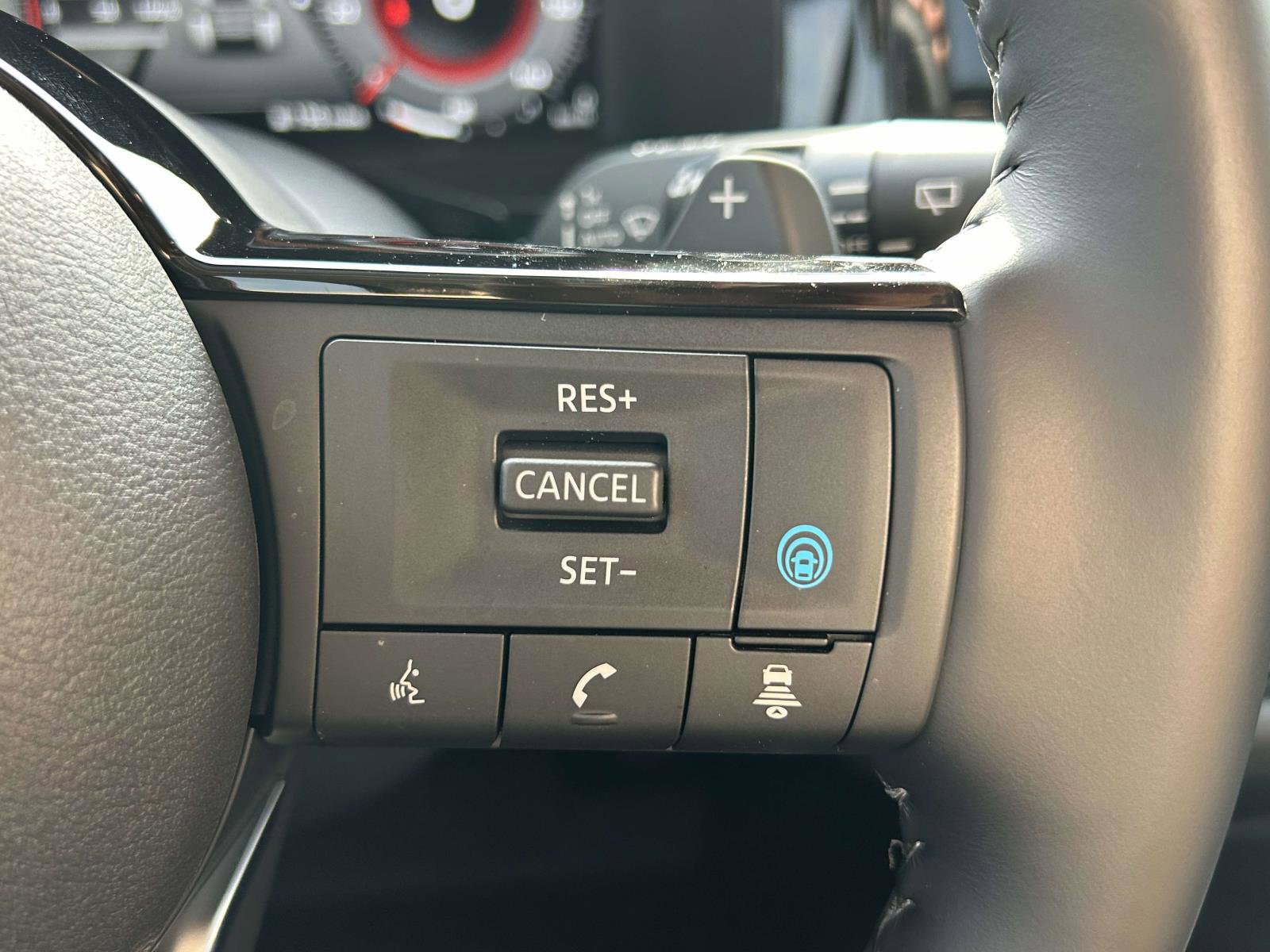 Used 2025 Nissan Pathfinder Platinum w/ Cargo Package image 24