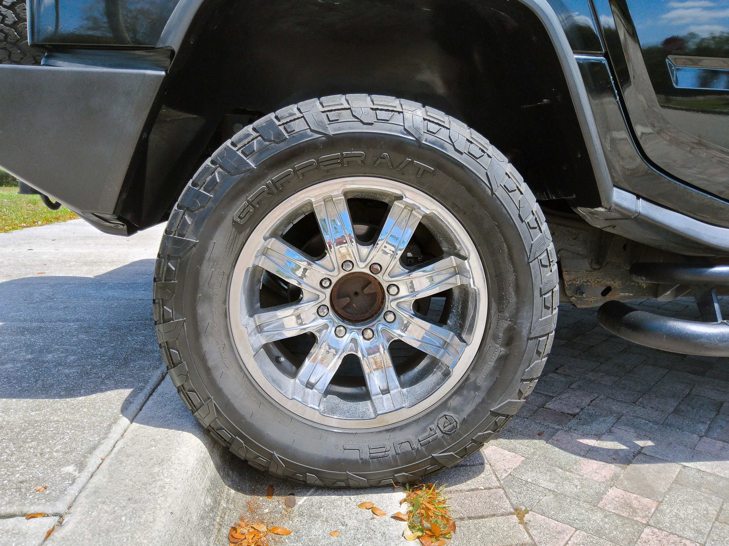 Used 2003 HUMMER H2 w/ Preferred Equipment Group image 42