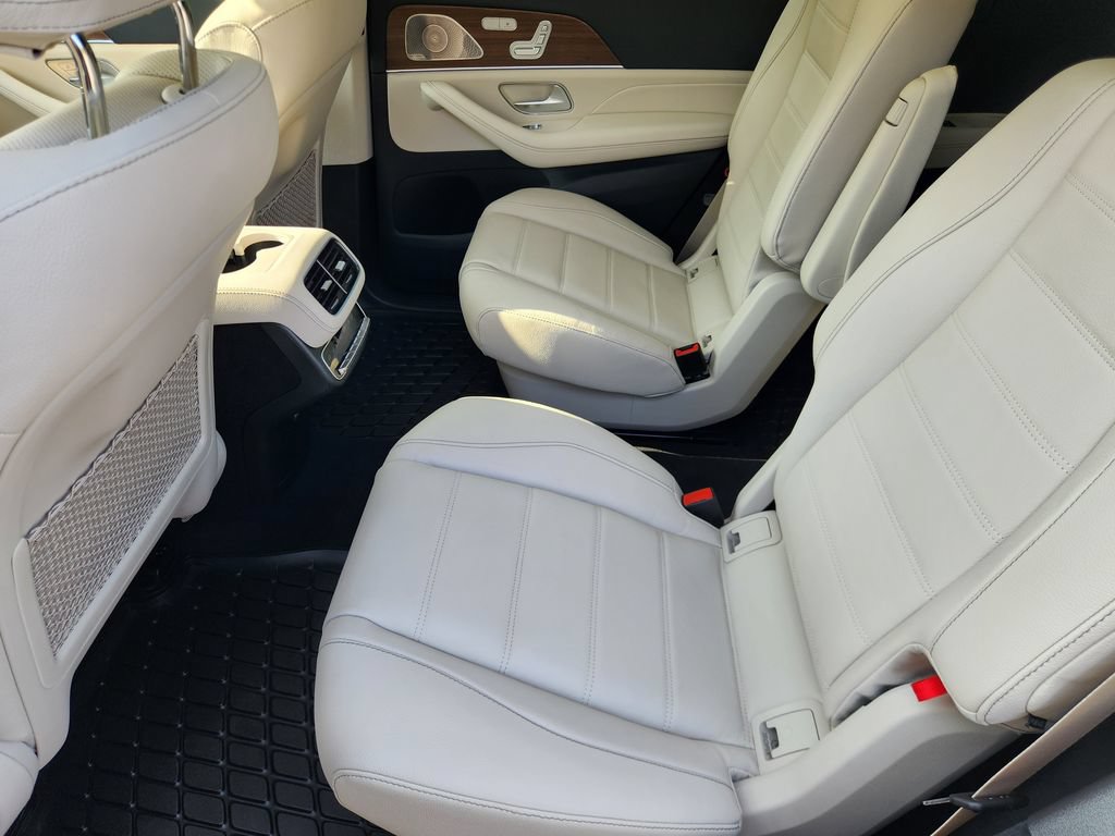 New 2026 Mercedes-Benz GLS 580 4MATIC image 11