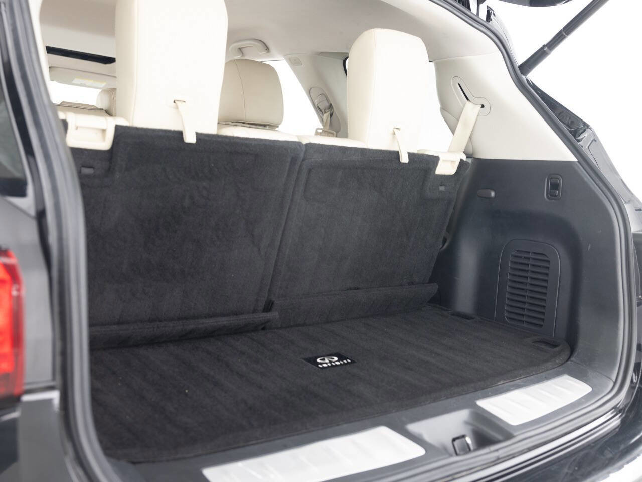 Used 2019 INFINITI QX60 Luxe w/ Essential Package image 42