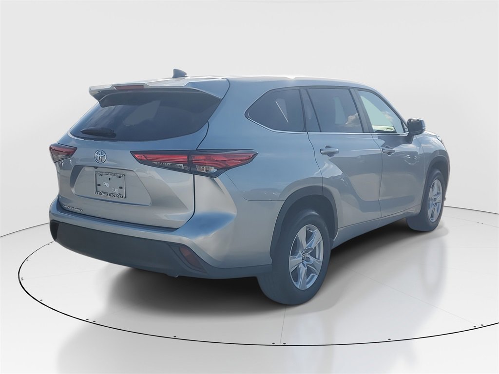 Used 2023 Toyota Highlander LE image 8