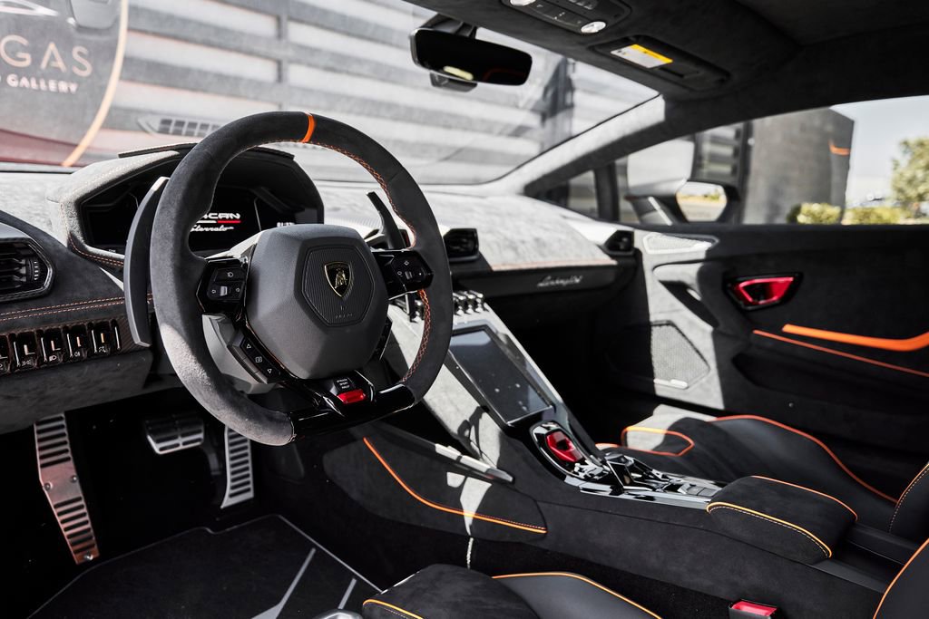 Used 2023 Lamborghini Huracan Sterrato image 2