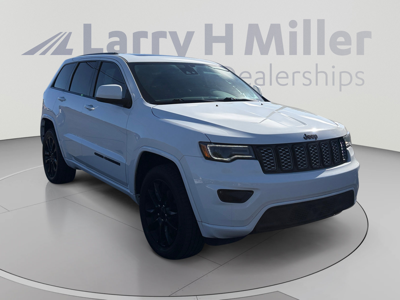 Used 2021 Jeep Grand Cherokee Laredo X AWD/4WD image 7