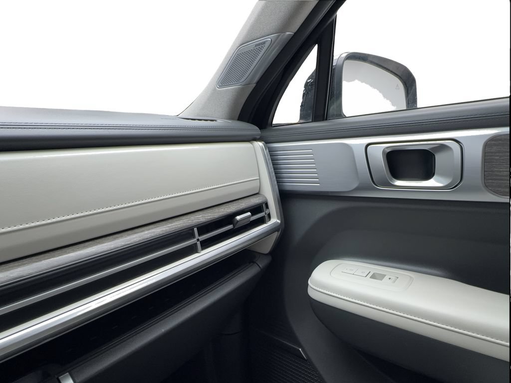 Used 2025 Hyundai Santa Fe Limited FWD image 46