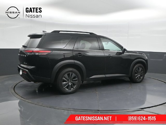 Used 2024 Nissan Pathfinder SV AWD/4WD image 2