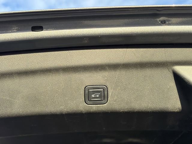 Used 2022 Chevrolet Suburban Z71 image 17