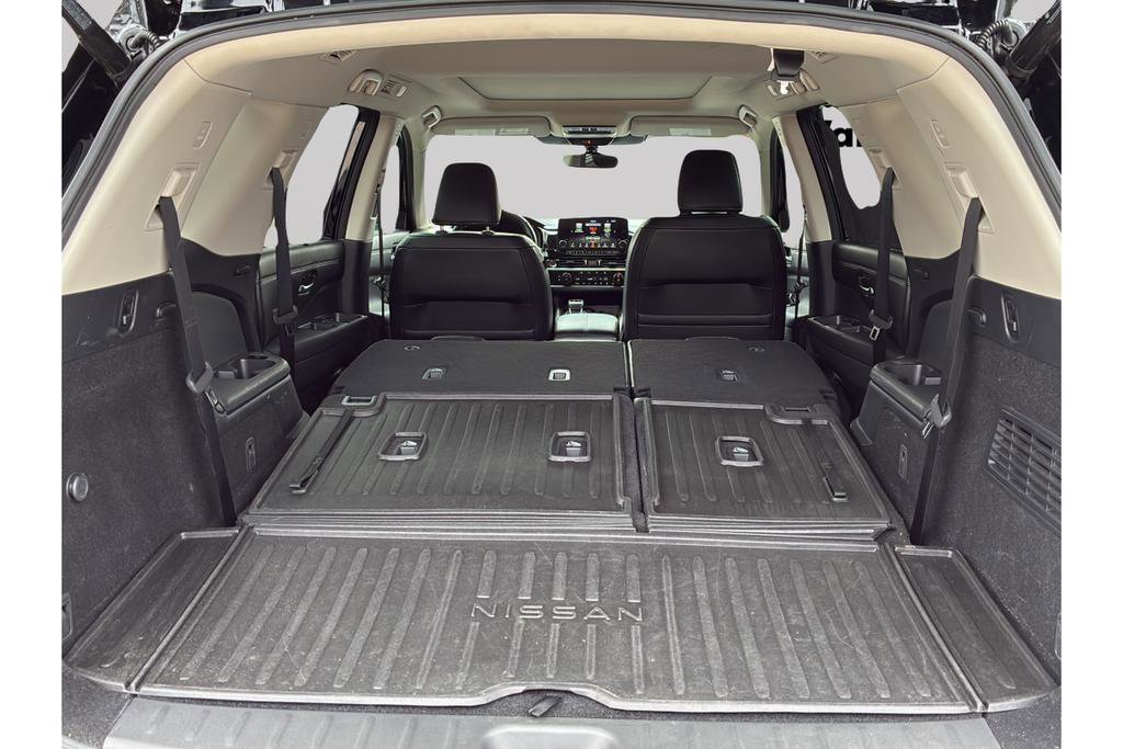 Used 2024 Nissan Pathfinder Platinum w/ Cargo Package FWD image 9