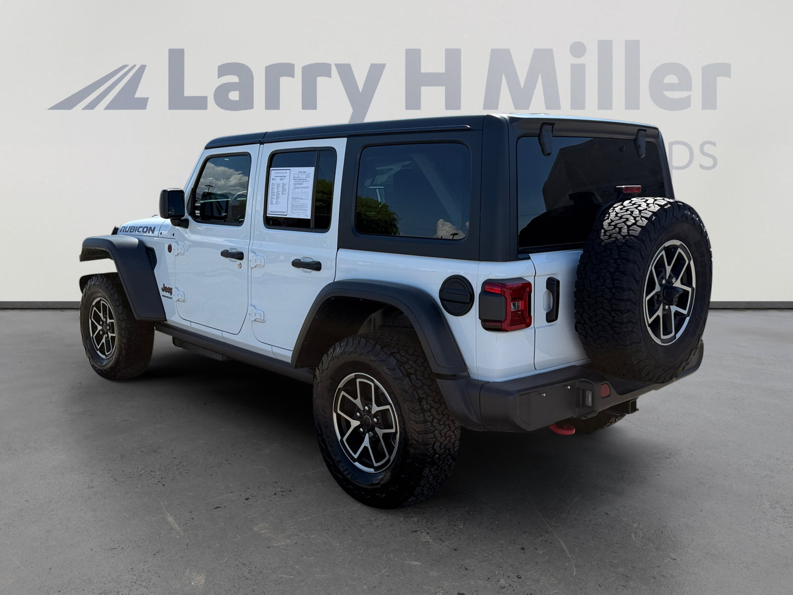 Used 2026 Jeep Wrangler Unlimited Rubicon AWD/4WD image 3