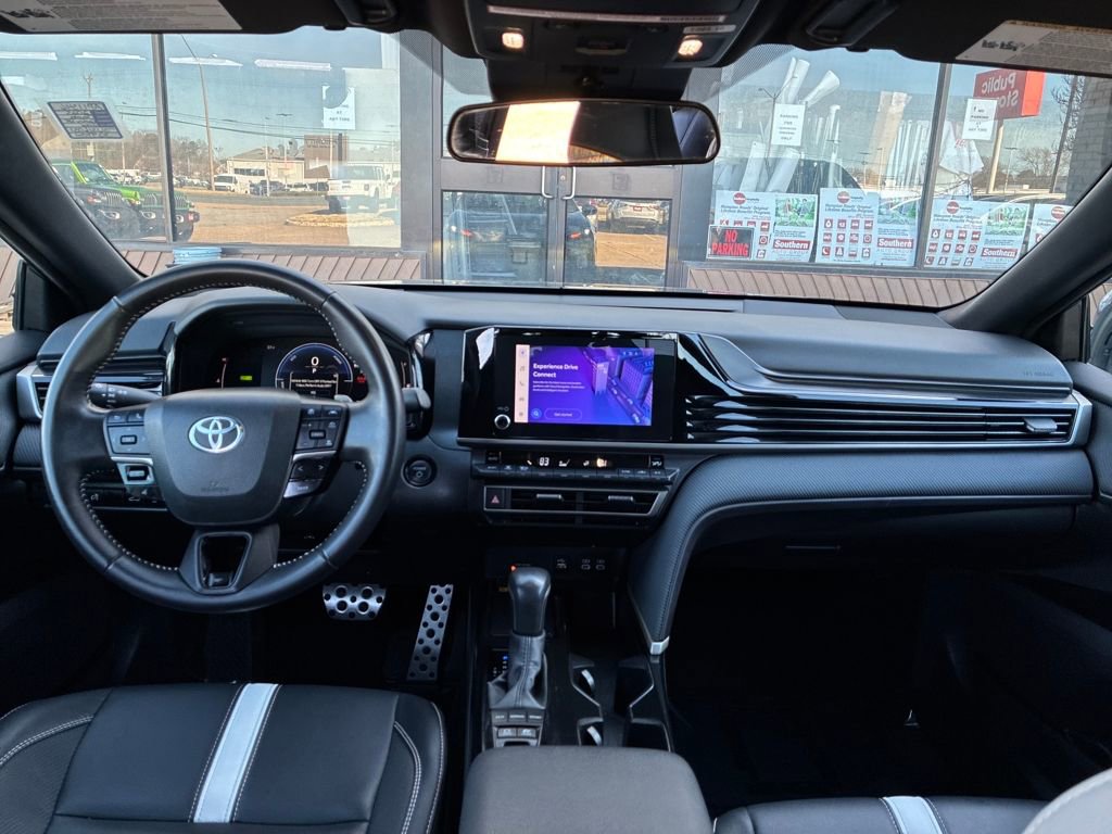 Used 2025 Toyota Camry SE image 12