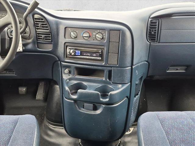 Used 2002 GMC Safari RWD image 13