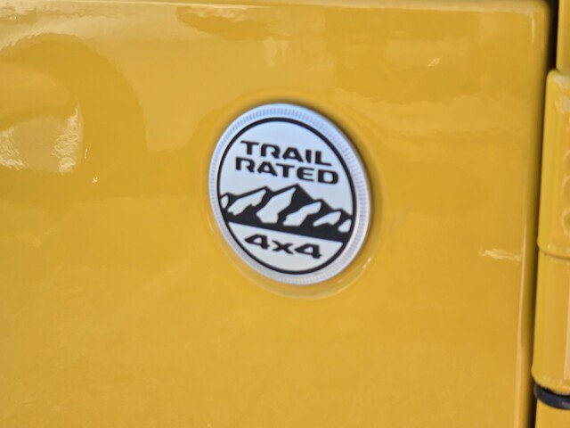 Used 2020 Jeep Wrangler Unlimited Sahara image 32