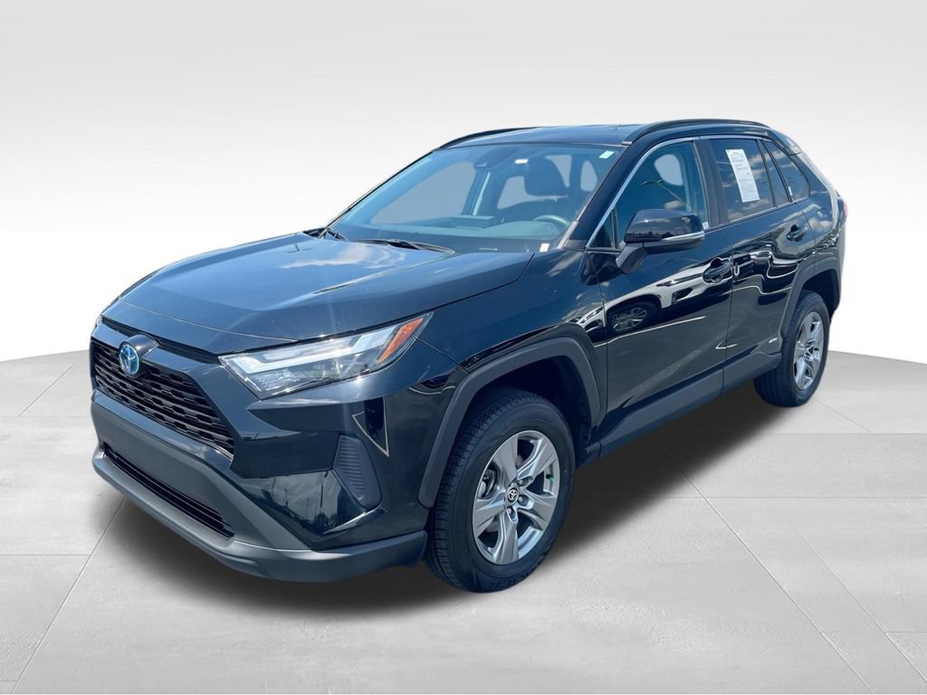 Used 2024 Toyota RAV4 LE AWD/4WD image 4