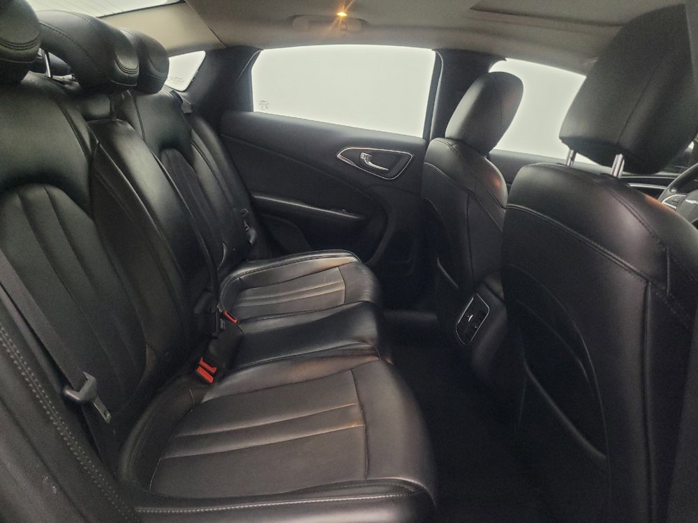 Used 2017 Chrysler 200 Limited Platinum w/ Comfort & Convenience Group image 19