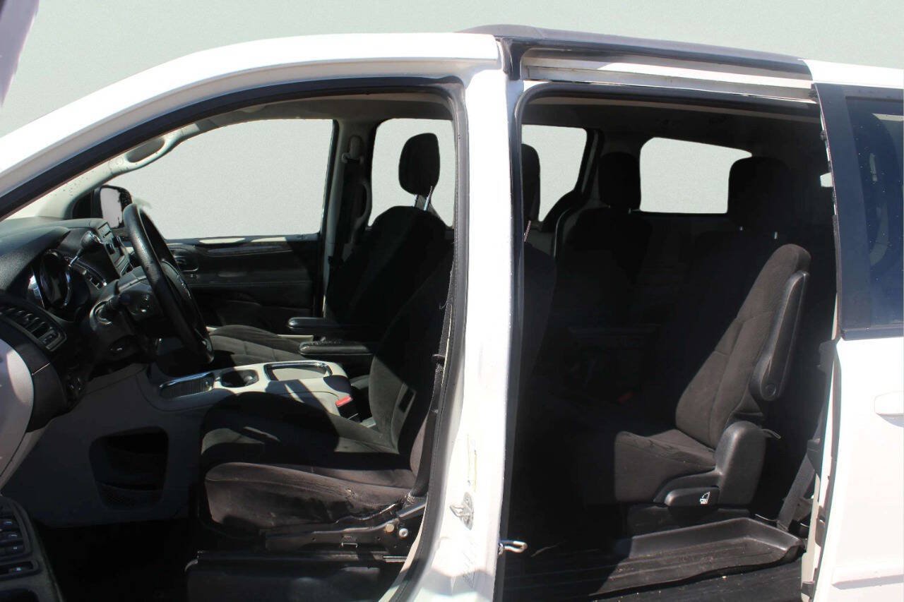 Used 2012 Dodge Grand Caravan SXT FWD image 6