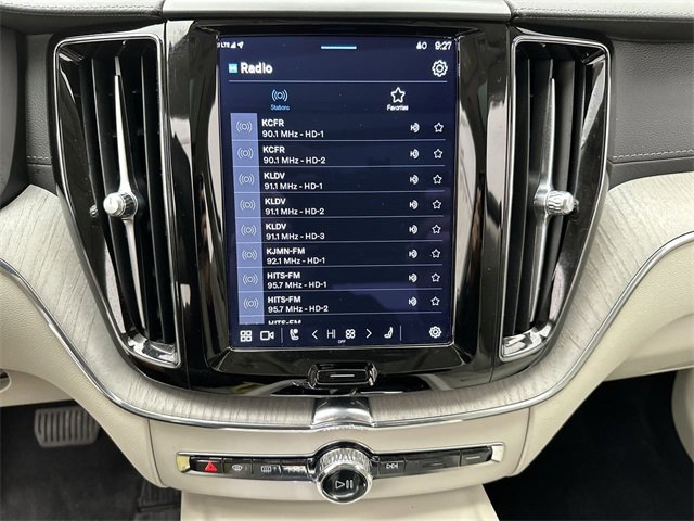 Certified 2023 Volvo XC60 B5 Ultimate w/ Climate Package image 16