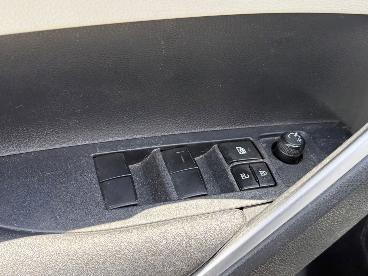 Used 2023 Toyota Corolla Cross LE FWD image 7