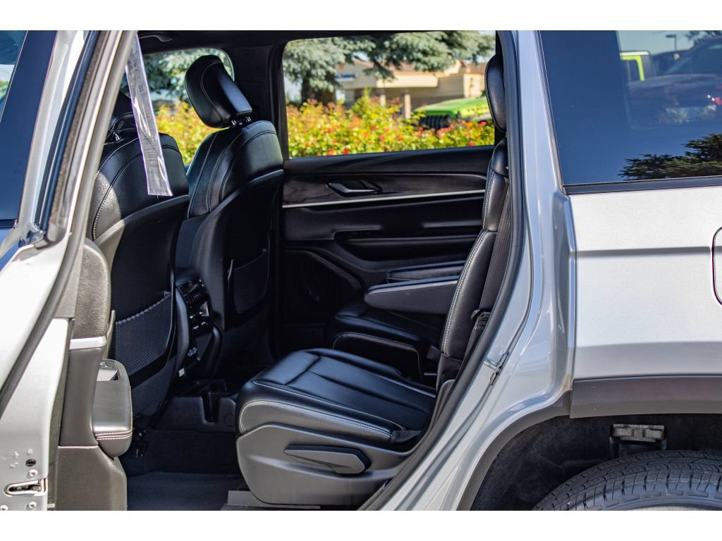 Used 2024 Jeep Grand Cherokee L Limited AWD/4WD image 20