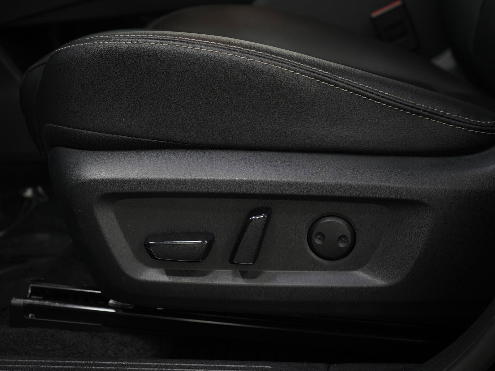 Used 2026 Nissan Rogue SL AWD/4WD image 25