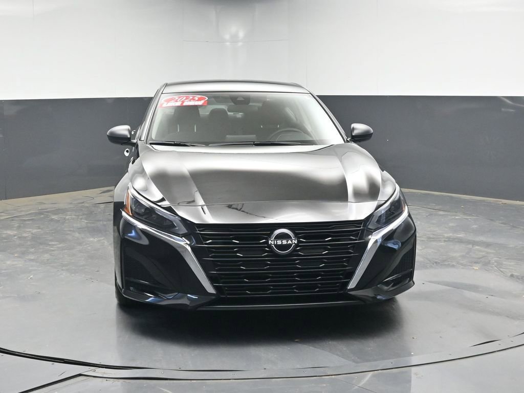 Used 2025 Nissan Altima 2.5 SV image 8