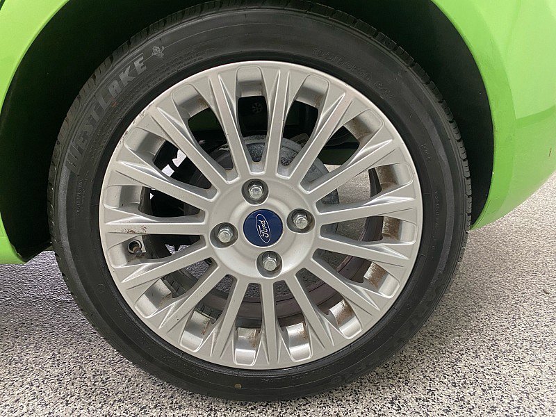 Used 2014 Ford Fiesta Titanium image 24