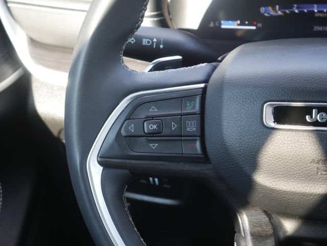 Used 2023 Jeep Grand Cherokee Limited w/ Black Appearance Package AWD/4WD image 18