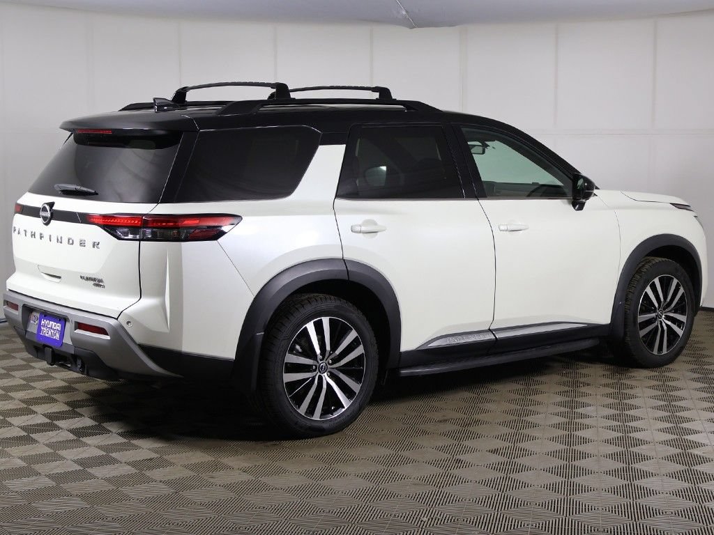 Used 2024 Nissan Pathfinder Platinum w/ Lighting Package (N93) AWD/4WD image 11