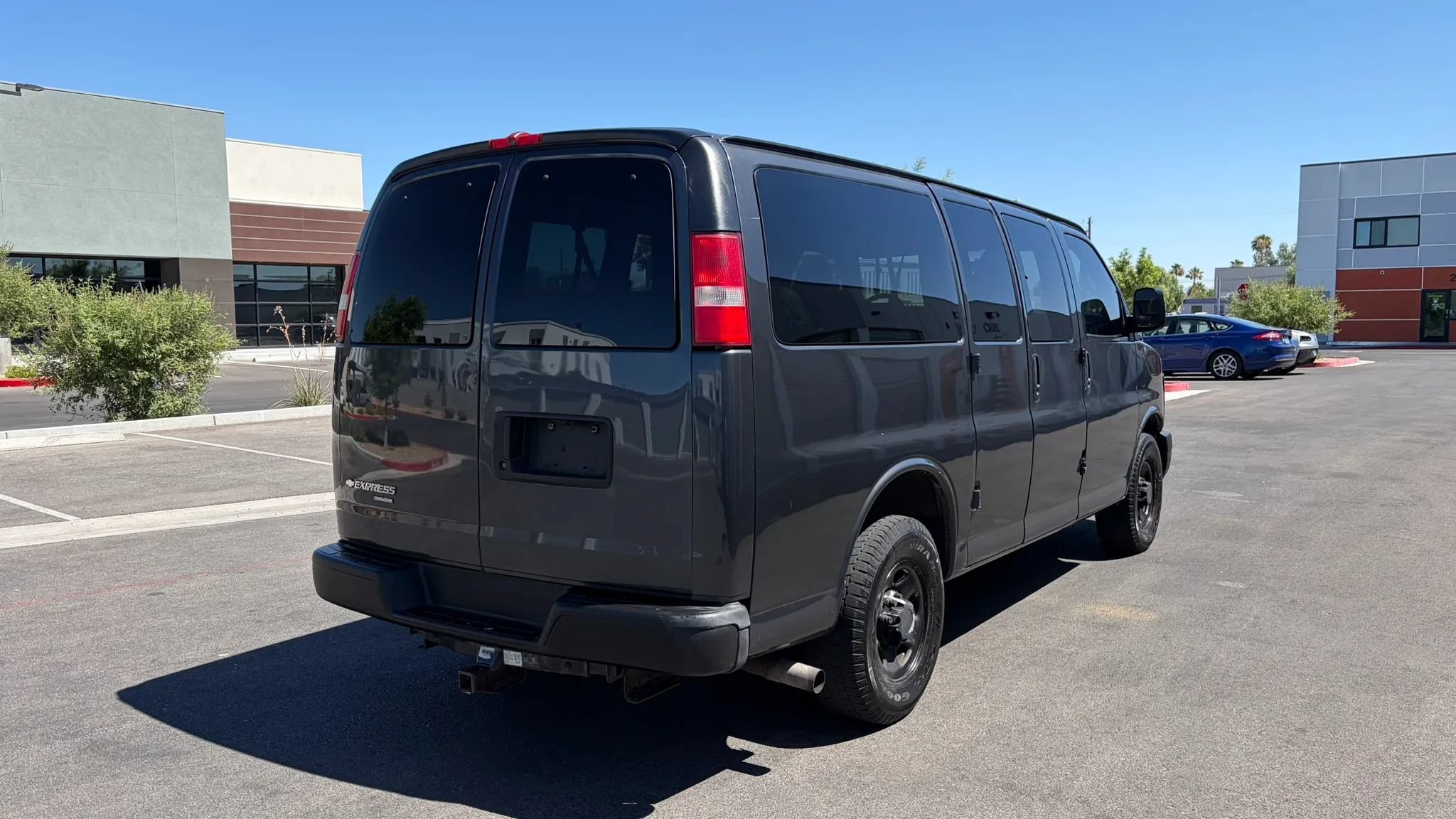 Used 2016 Chevrolet Express 2500 LS RWD image 5