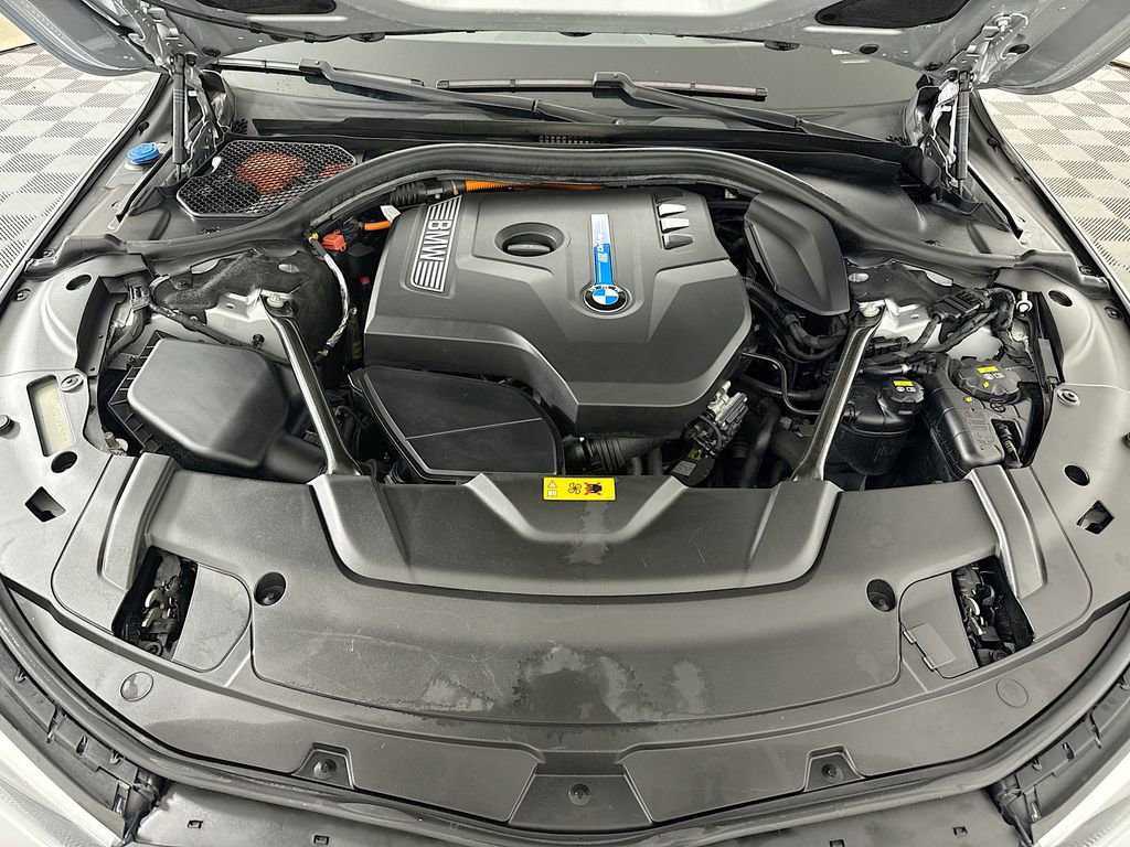 Used 2018 BMW 740e xDrive image 30