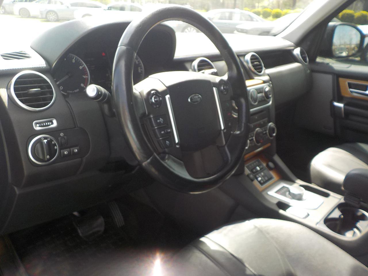 Used 2016 Land Rover LR4 HSE Silver Edition AWD/4WD image 10