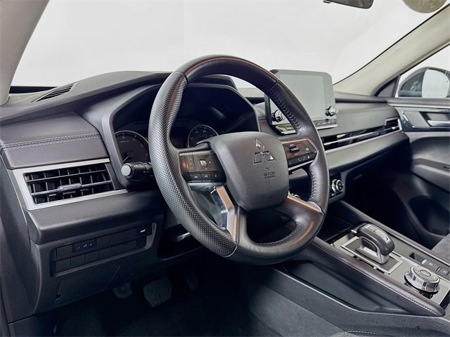 Used 2024 Mitsubishi Outlander SE image 9