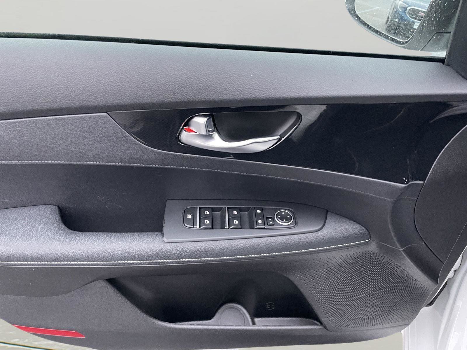 Used 2023 Kia Forte GT-Line image 21