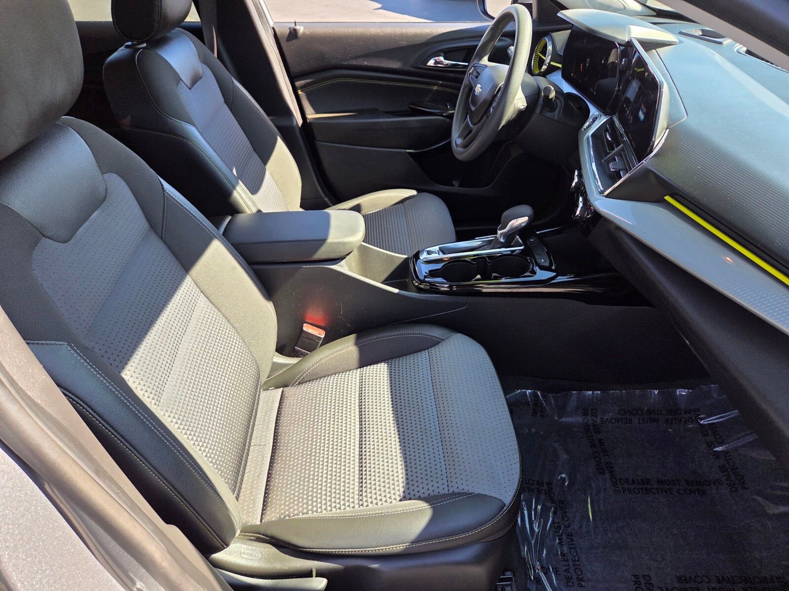 Used 2025 Chevrolet Trax LT FWD image 14