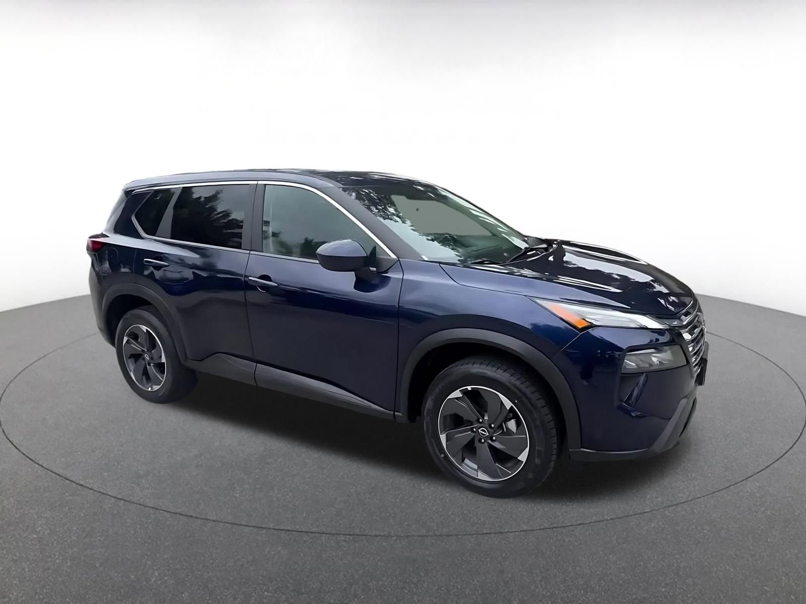 Used 2025 Nissan Rogue SV FWD image 2