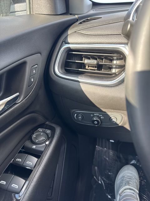Used 2023 Chevrolet Equinox Premier image 22