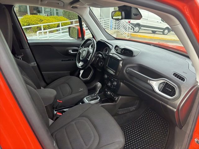 Used 2020 Jeep Renegade Latitude w/ Cold Weather Group image 9