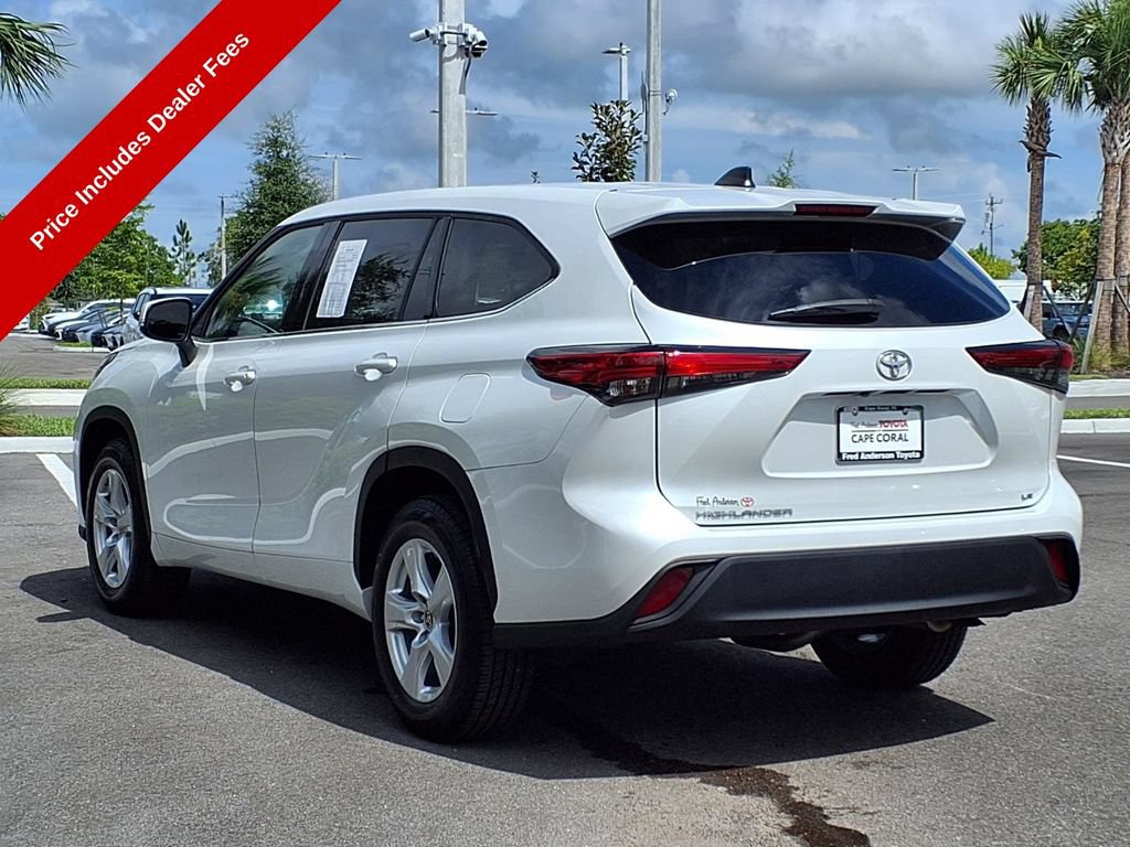 Used 2022 Toyota Highlander LE FWD image 5