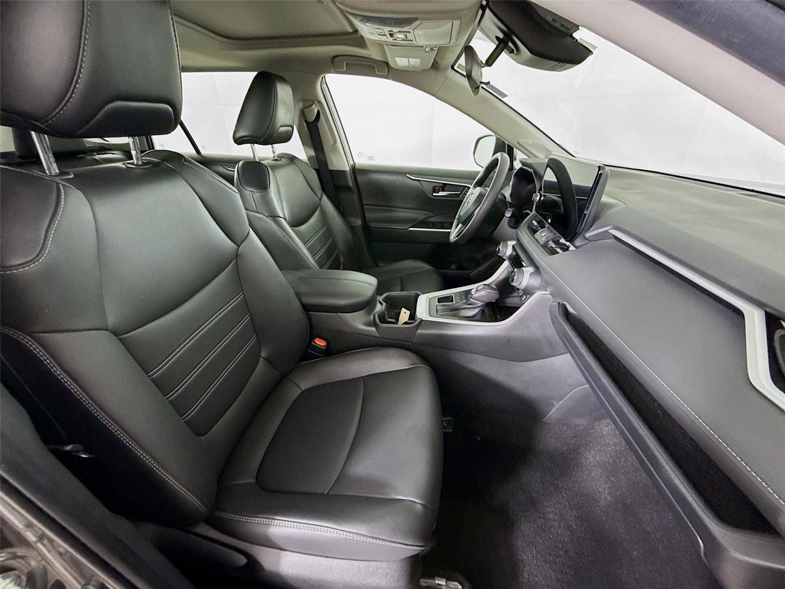 Used 2023 Toyota RAV4 XLE Premium image 28